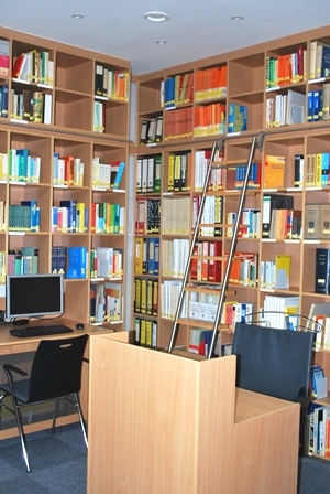 Studienraum mit der Handbibliothek